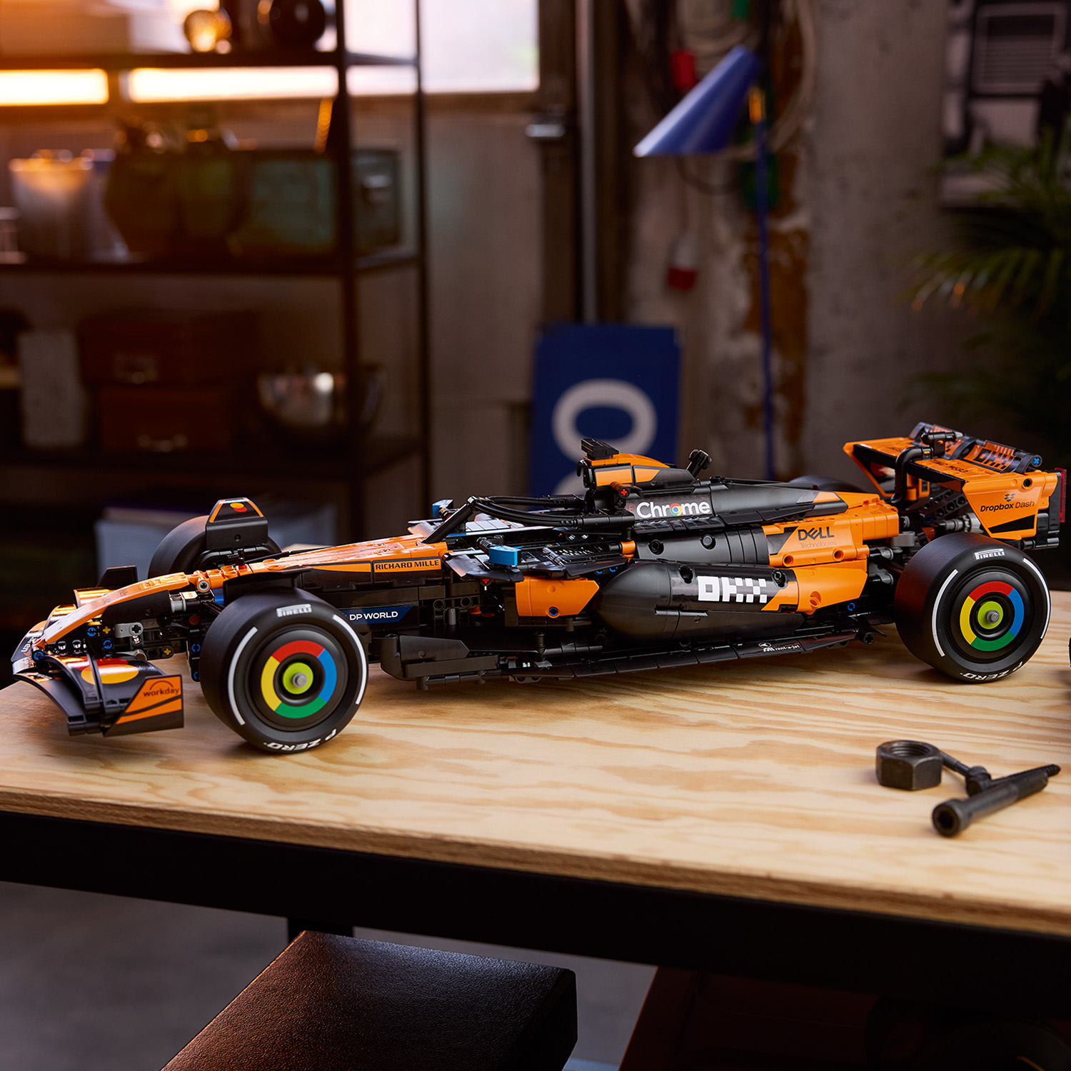 Model v&nbsp;mierke 1 : 8